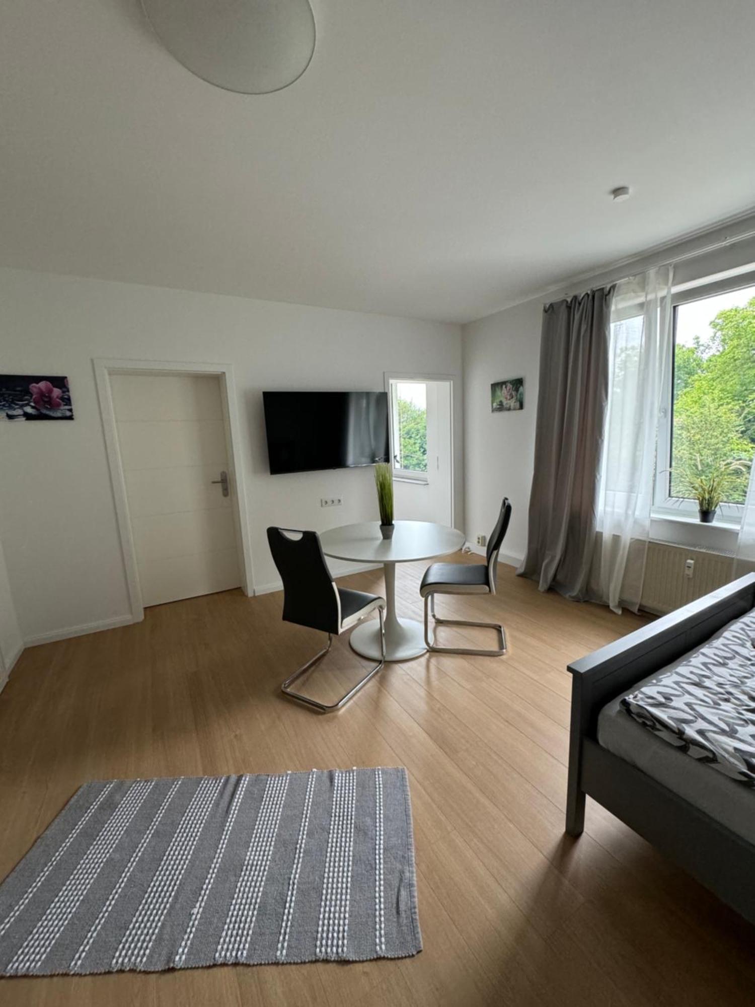 Fc-Apartmenthaus Falkensee Mit Grossem Garten Und Pkw Stellflaechen Exterior foto