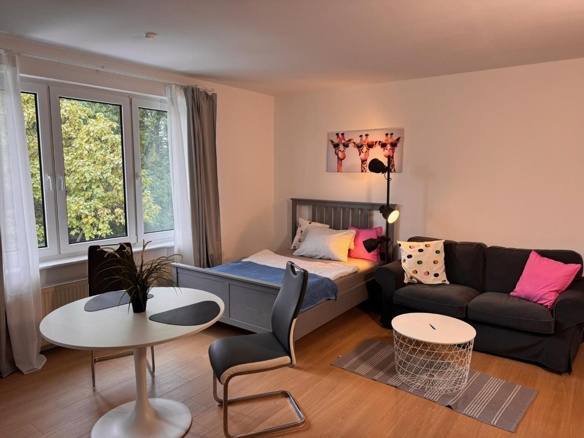 Fc-Apartmenthaus Falkensee Mit Grossem Garten Und Pkw Stellflaechen Exterior foto